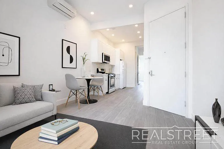 181 Chauncey St #4R — Photo 3