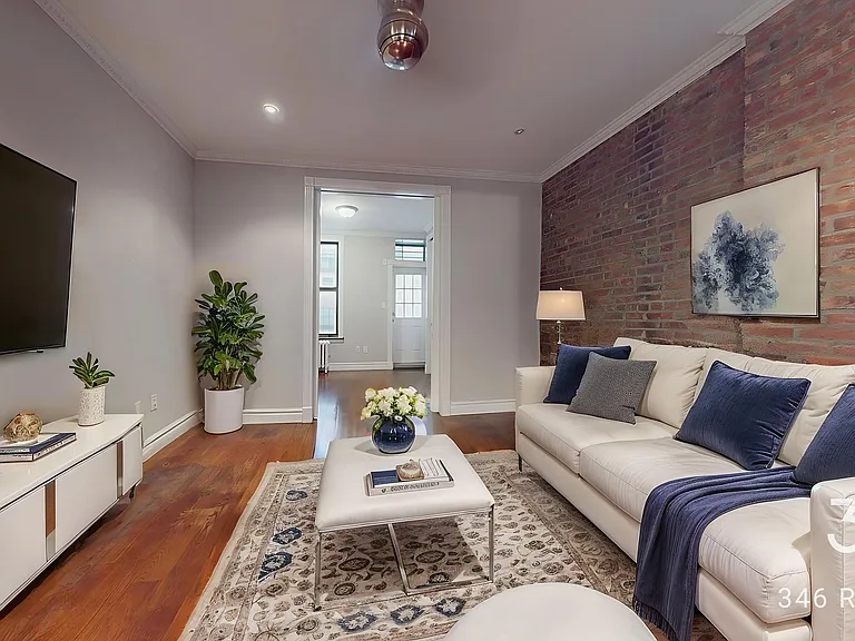 210 E 25th St #3RW — Photo 1
