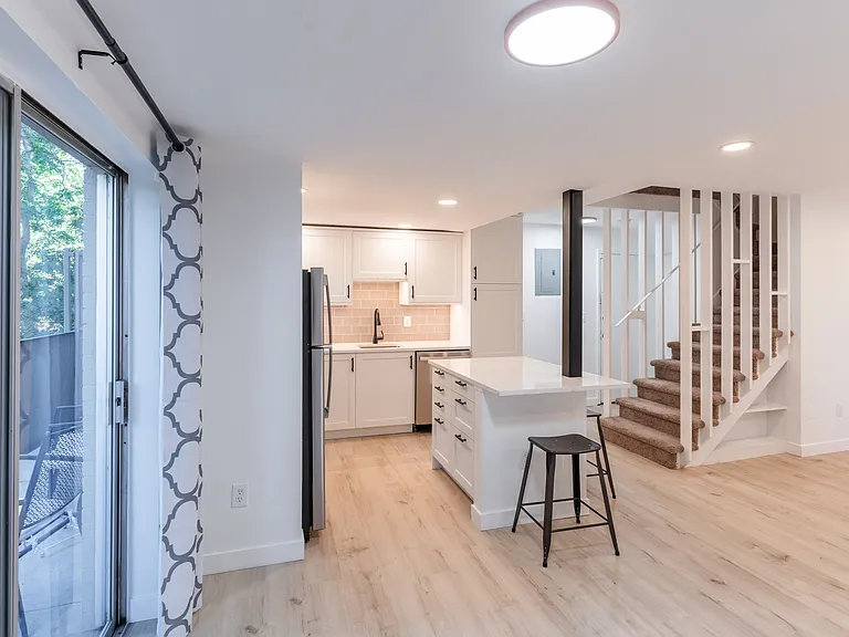 1149 Columbine St #201 — Photo 4