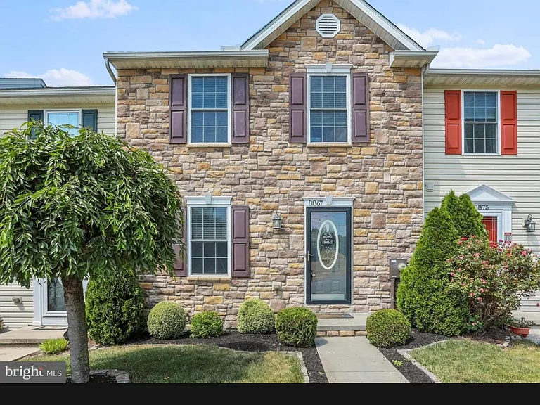 8867 Hillside Way — Photo 3