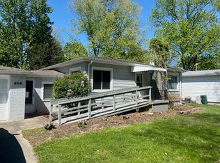 606 Hessel Blvd, Champaign, IL