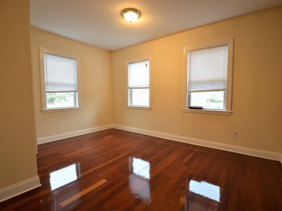 14 Duval St #1