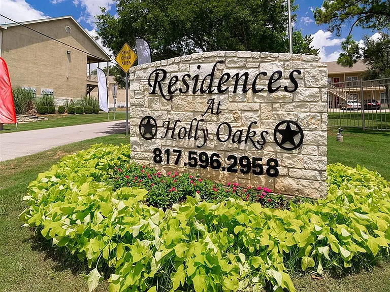 Residences at Holly Oaks — Photo 25