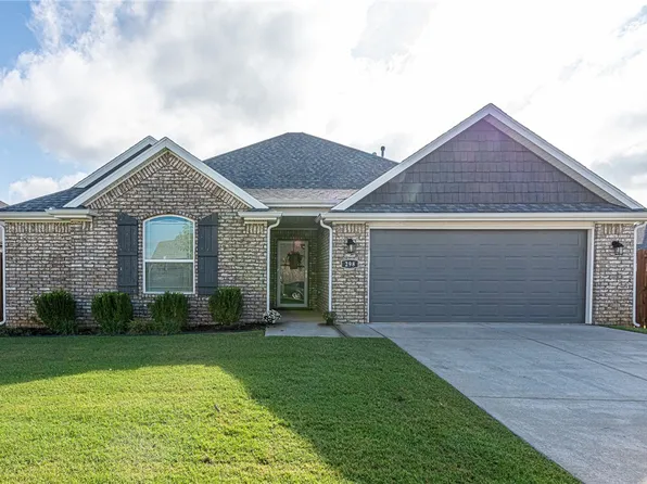 298 S Benchmark Ln, Fayetteville, AR 72704