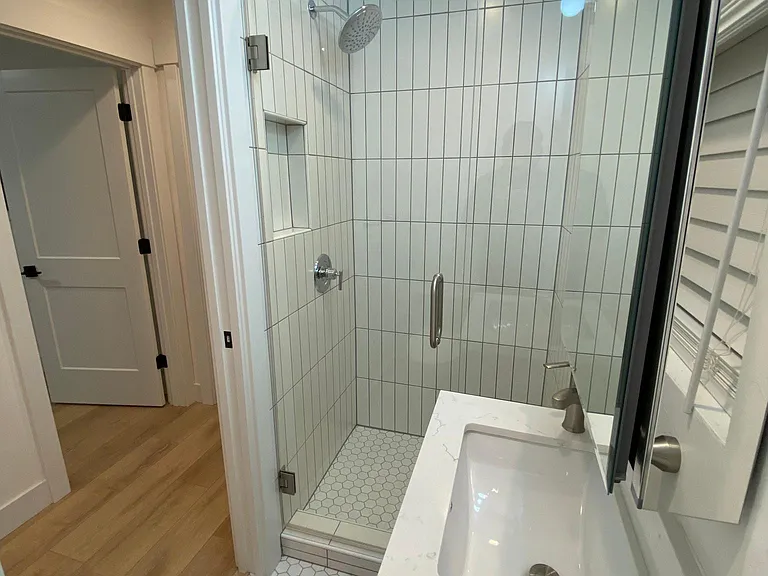 366 E Logan Ave — Photo 16