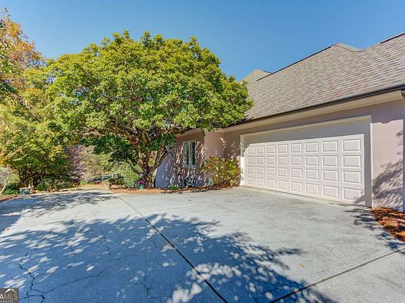 5th image of 380 Fairway Cir