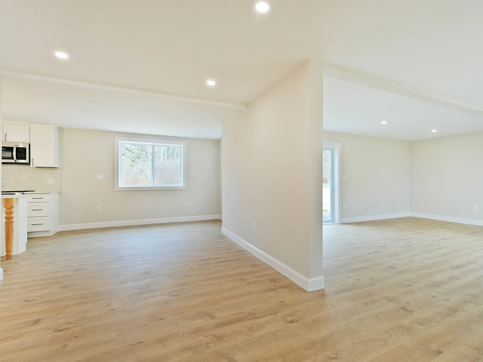 3 bed, 2.5 bath, 1950 sqft, $2,995 — Photo 4