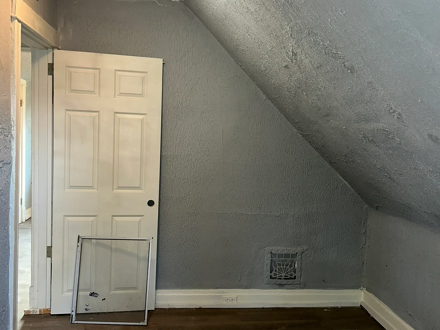 4 bed, 760 sqft, $980 — Photo 4