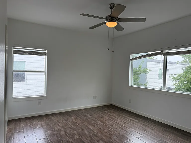 913 Ogden St — Photo 17