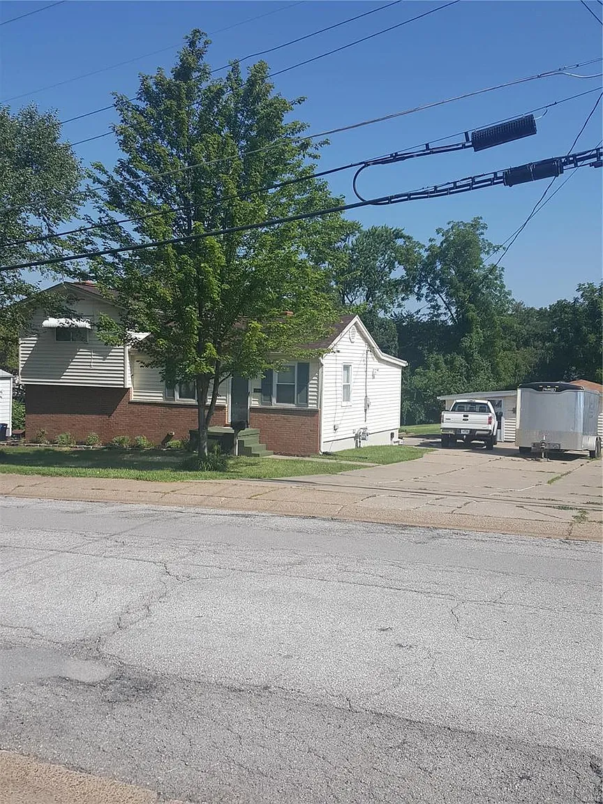 10519 Hobday Ave photo 1