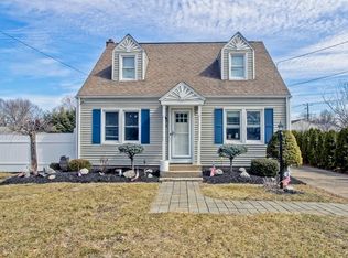63 William St, Feeding Hills, MA 01030