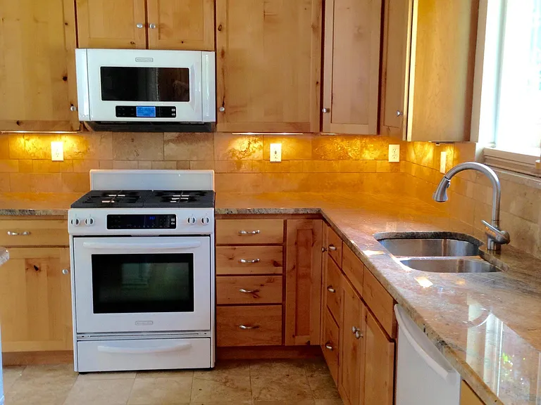 945 Grape Ave — Photo 2