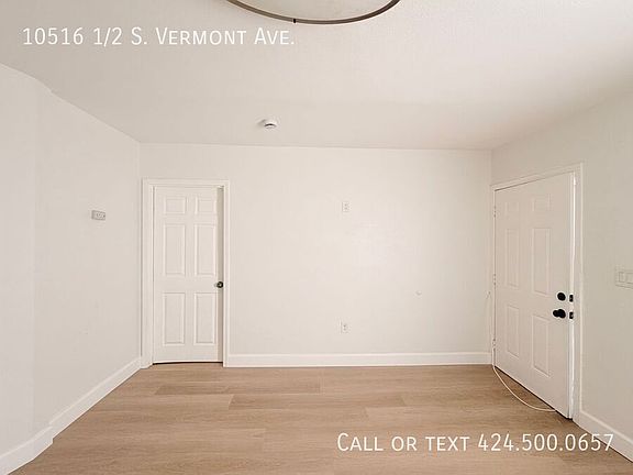 4th image of 10516 1/2 S Vermont Ave