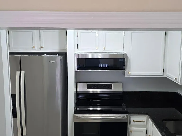105 S Riverside Dr #402 — Photo 9