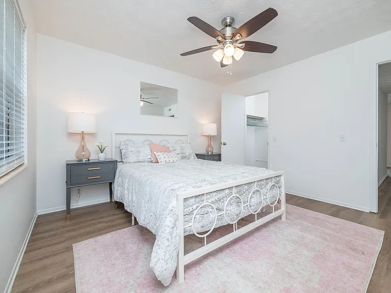 Camelot Apartments — Photo 56