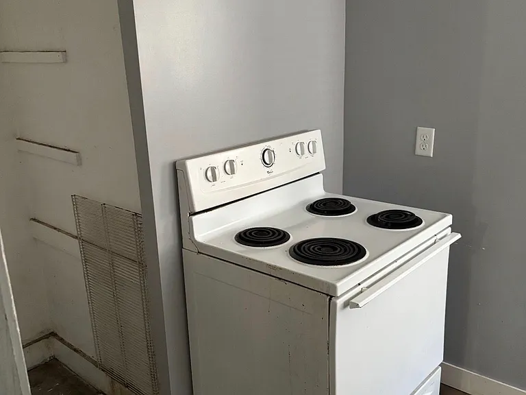 1365 E Walnut St — Photo 5
