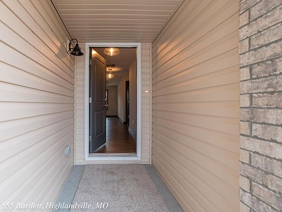5th image of 555 Bartlett St