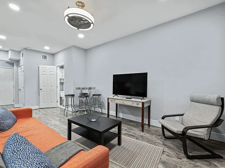 412 Drew St #1 — Photo 11