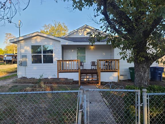 3rd image of 262 Esmeralda Dr