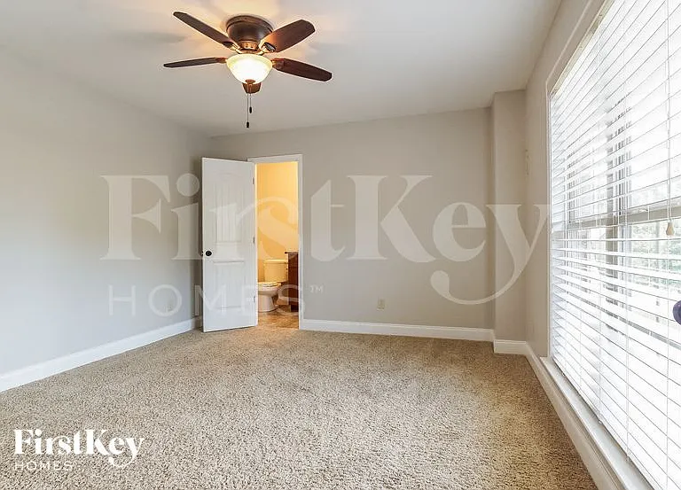 606 Park Lake Cir — Photo 11