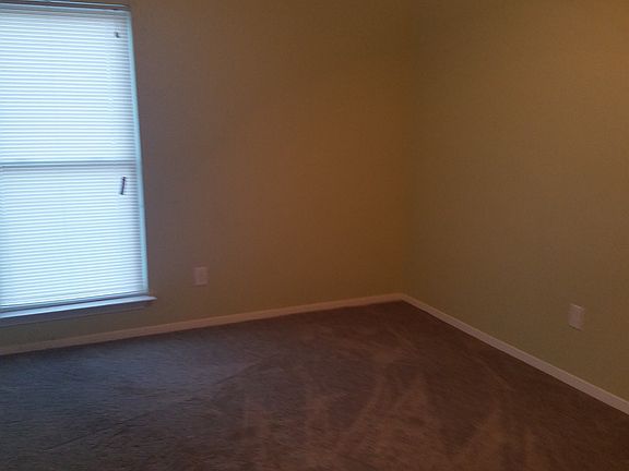 5th image of 2402 Jo Lyn Ln