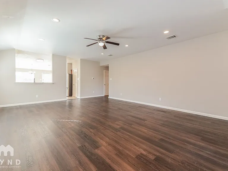 729 Mahogany Dr — Photo 5