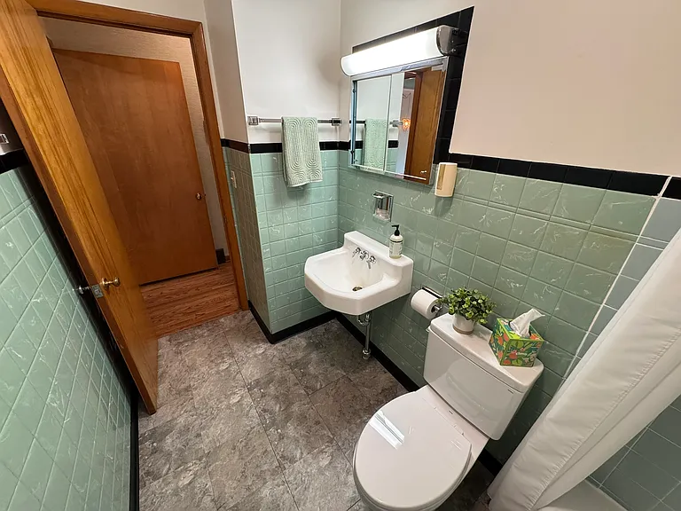 804 Elmwood Ln — Photo 13