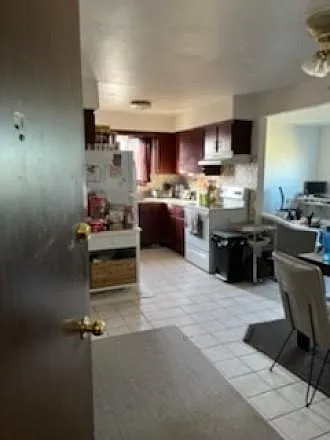 2051 Narcissus Ave #3W — Photo 2