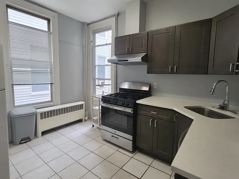 23 Sherman Pl #2 — Photo 3