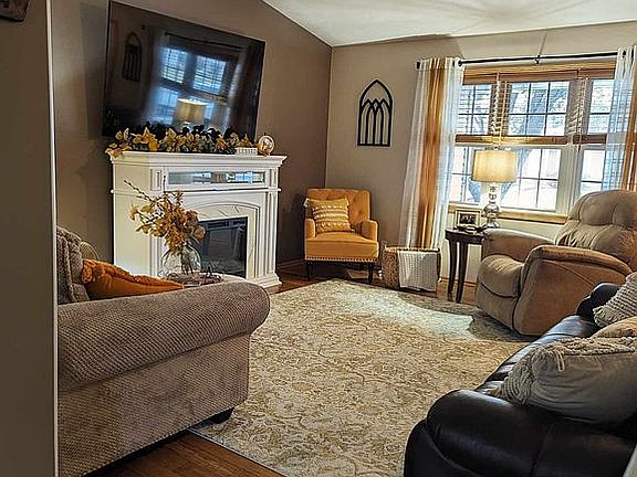 3rd image of 1631 Vavrina Ln
