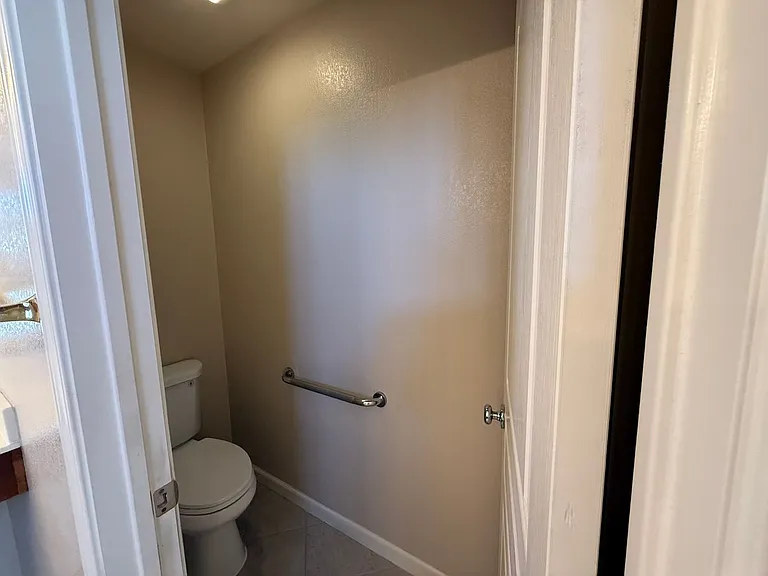 4024 Eastport Dr — Photo 25