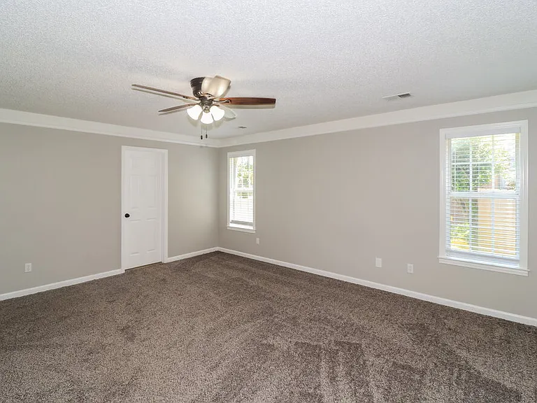 1915 Pecan Grove Dr — Photo 14