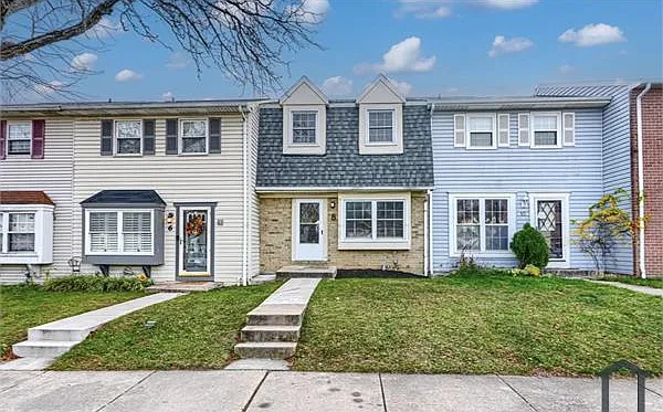 8 King Richard Ct #8