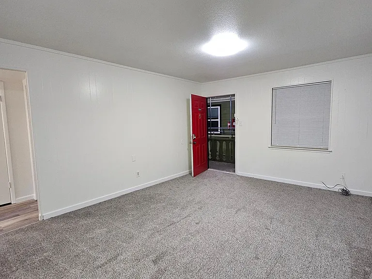 2420 Louise St — Photo 23