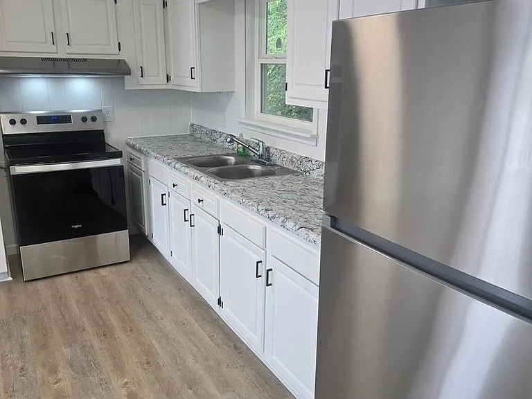 717 Howard St — Photo 13