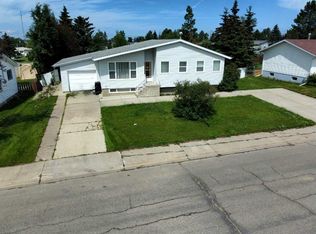 300 Hammond Dr E, Fox Creek, AB T0H1P0