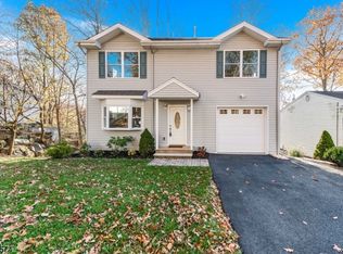 117 Bergen Trl, Hopatcong, NJ 07843