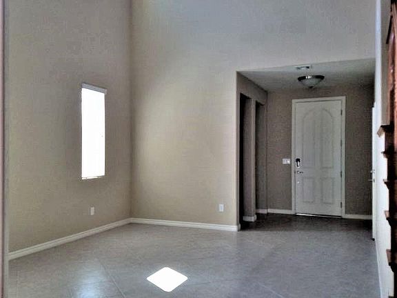 3rd image of 736 Catalina Aisle St