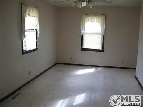 5th image of 502 E 1st St