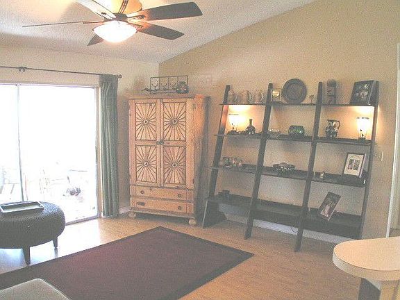LIVING RM
