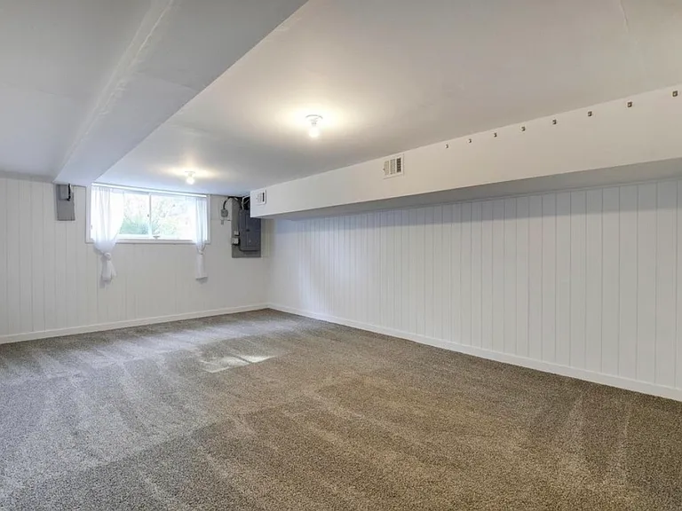 3435 Zenith Ave N — Photo 16