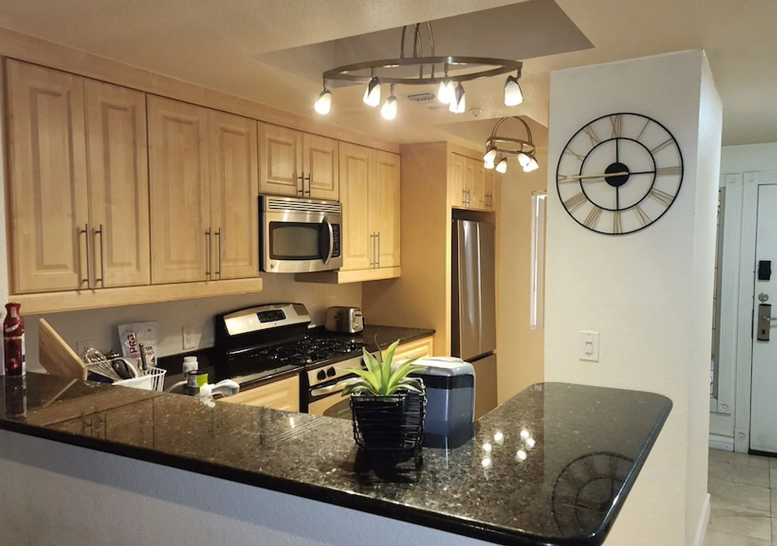 Two Bedroom Condo with Great Amenities! — Photo 2