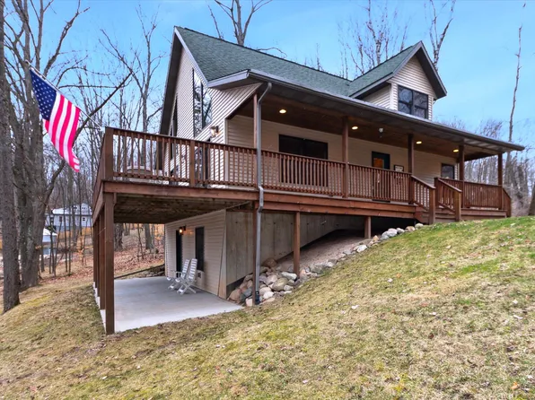 12235 Pearl St, Leroy, MI 49655