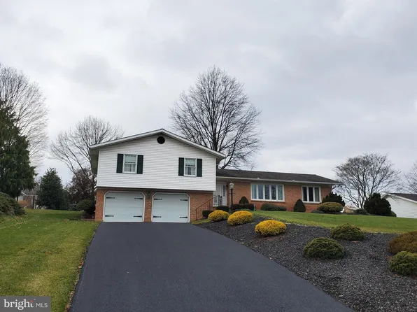 1818 Briarcreek Ln, Middletown, PA 17057