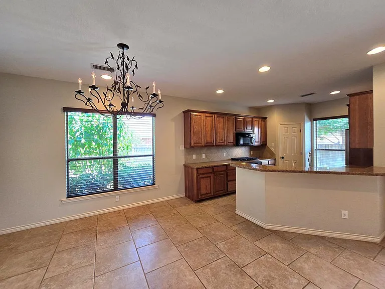 5511 NW Rio Grande Ave — Photo 8