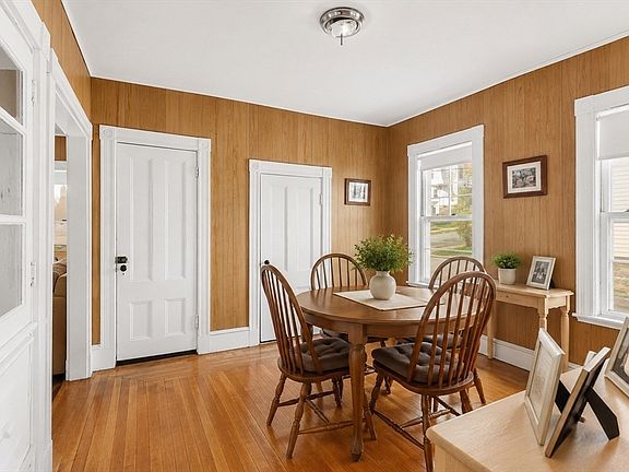 4th image of 152 Spruce St