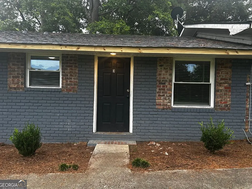 418 Walter St NW #3