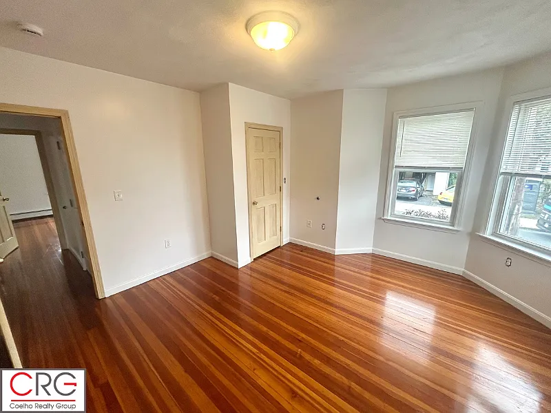 4 bed, 1.5 bath, 1400 sqft, $3,800 — Photo 4