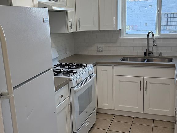 4th image of 140 N Hayworth Ave APT 7