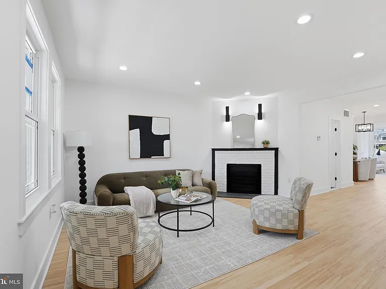 129 Hamilton St NW — Photo 3